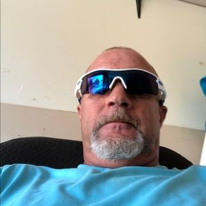 Meet your Posher, Dennis